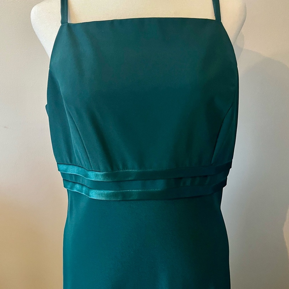 1001 Nights Green Gown - Picture 2 of 5
